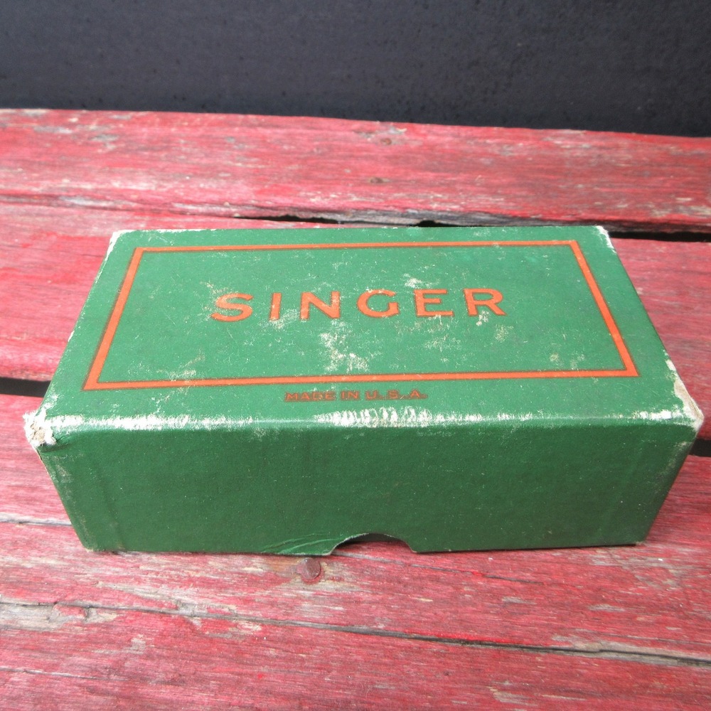 VTG 1935 SINGER Sewing Machine Attachments & Needles in Original Box Simanco USA